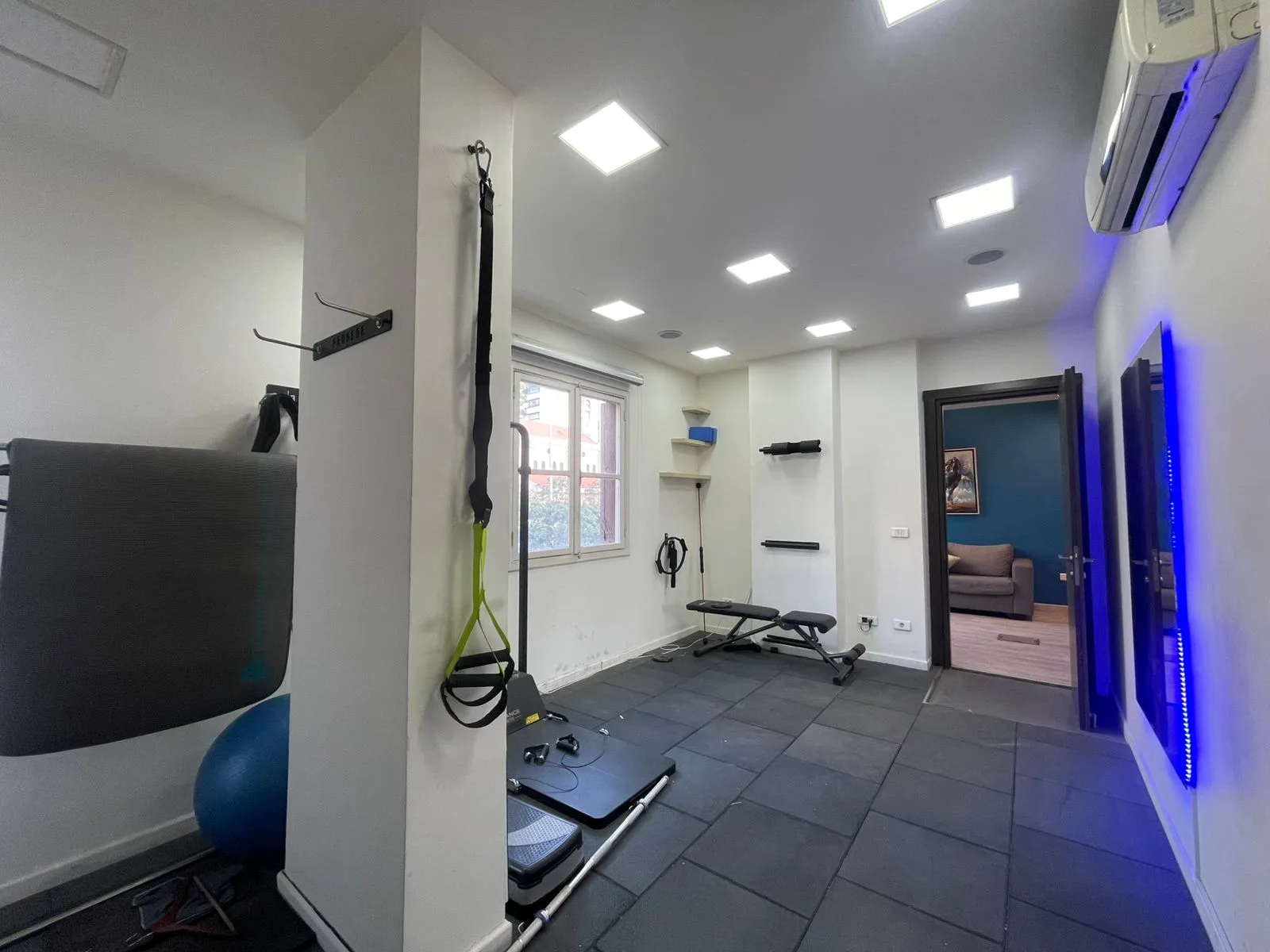 Office for Rent in Saifi Village — الصورة 2