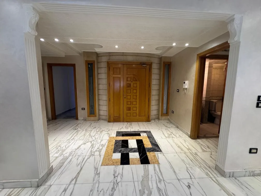 Apartment for Sale in Ramlet El Baida, Bayrut, Lebanon — الصورة 5