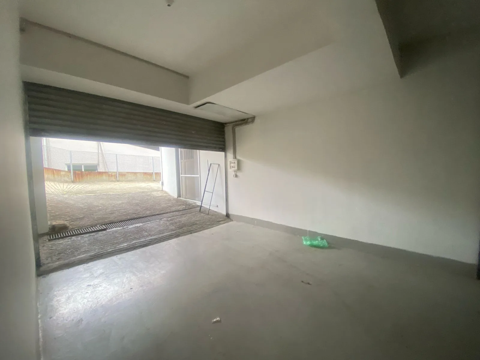 Warehouse for rent in Mazraat Yachoua — الصورة 3