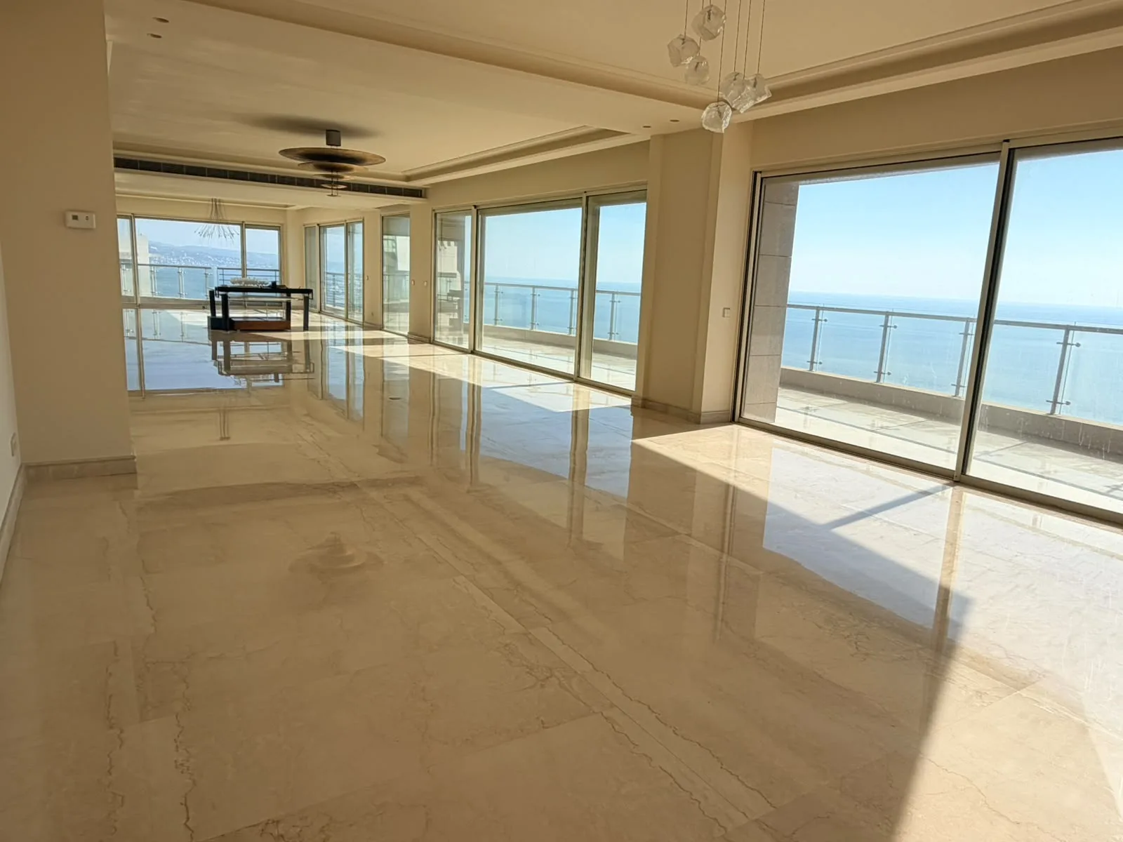 Apartment for Sale in Raoucheh — الصورة 2