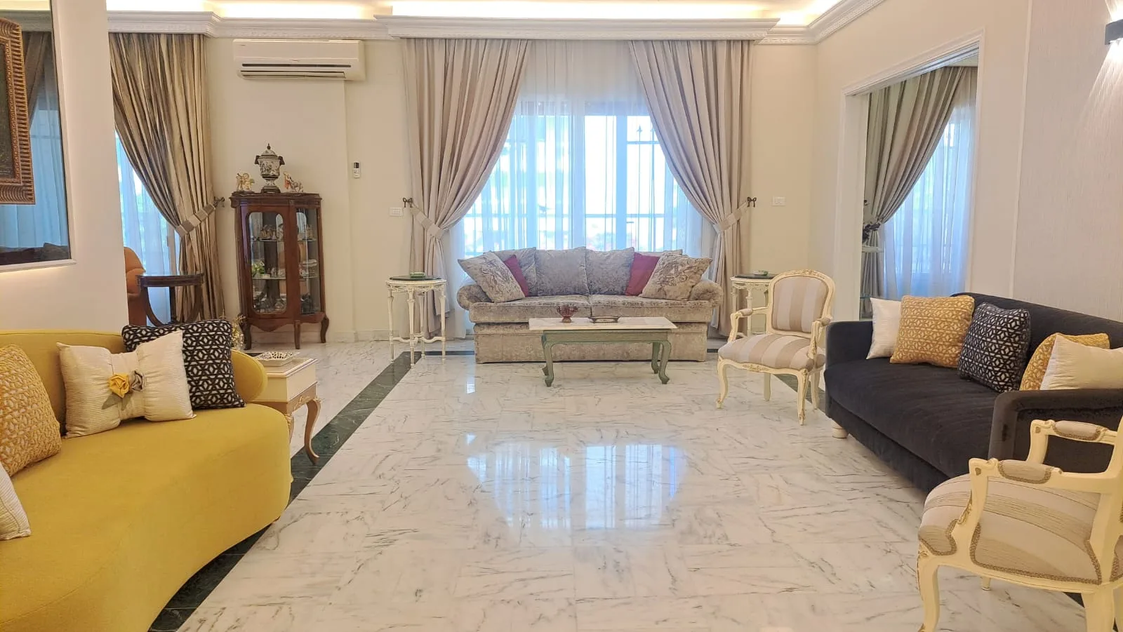 Apartment for Rent in Ramleh Al Bayda, Beirut, Lebanon