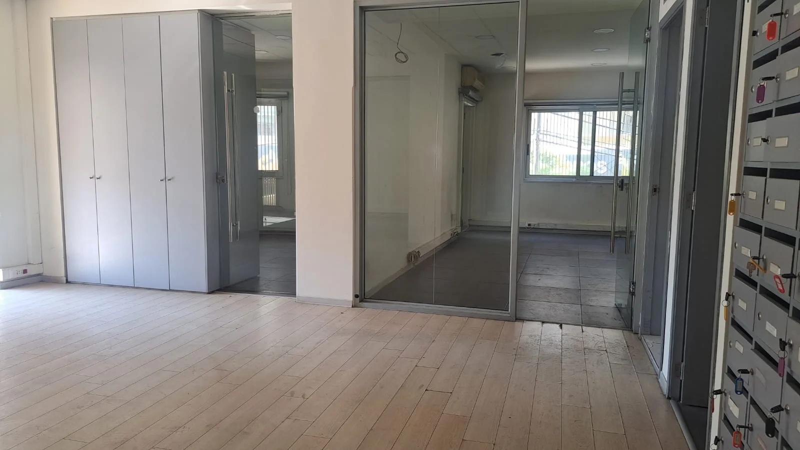Shop for rent in Hamra, Beirut, Lebanon — الصورة 4