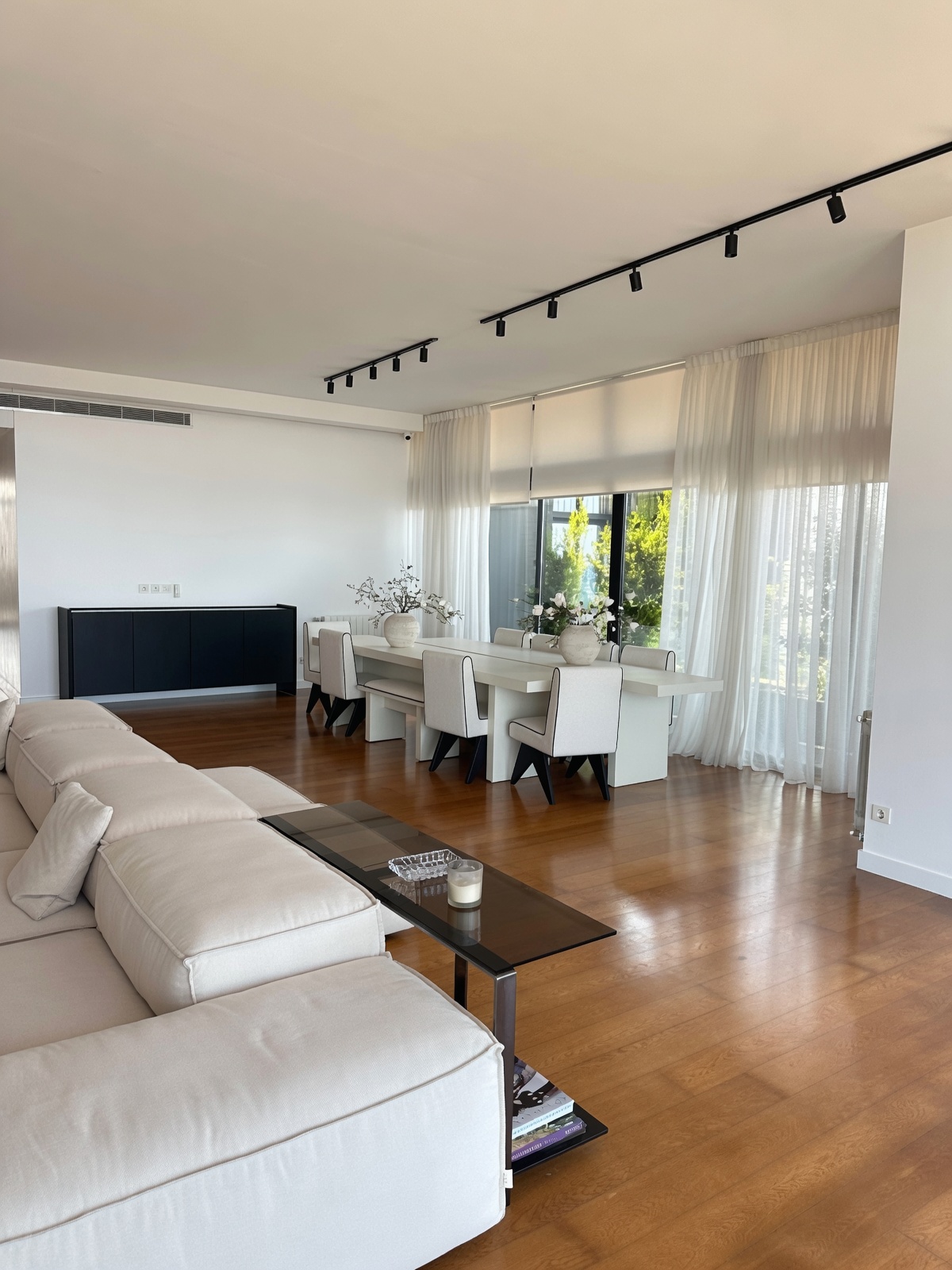 Expansive Four-Bedroom Residence in Mar Mikhael — الصورة 2