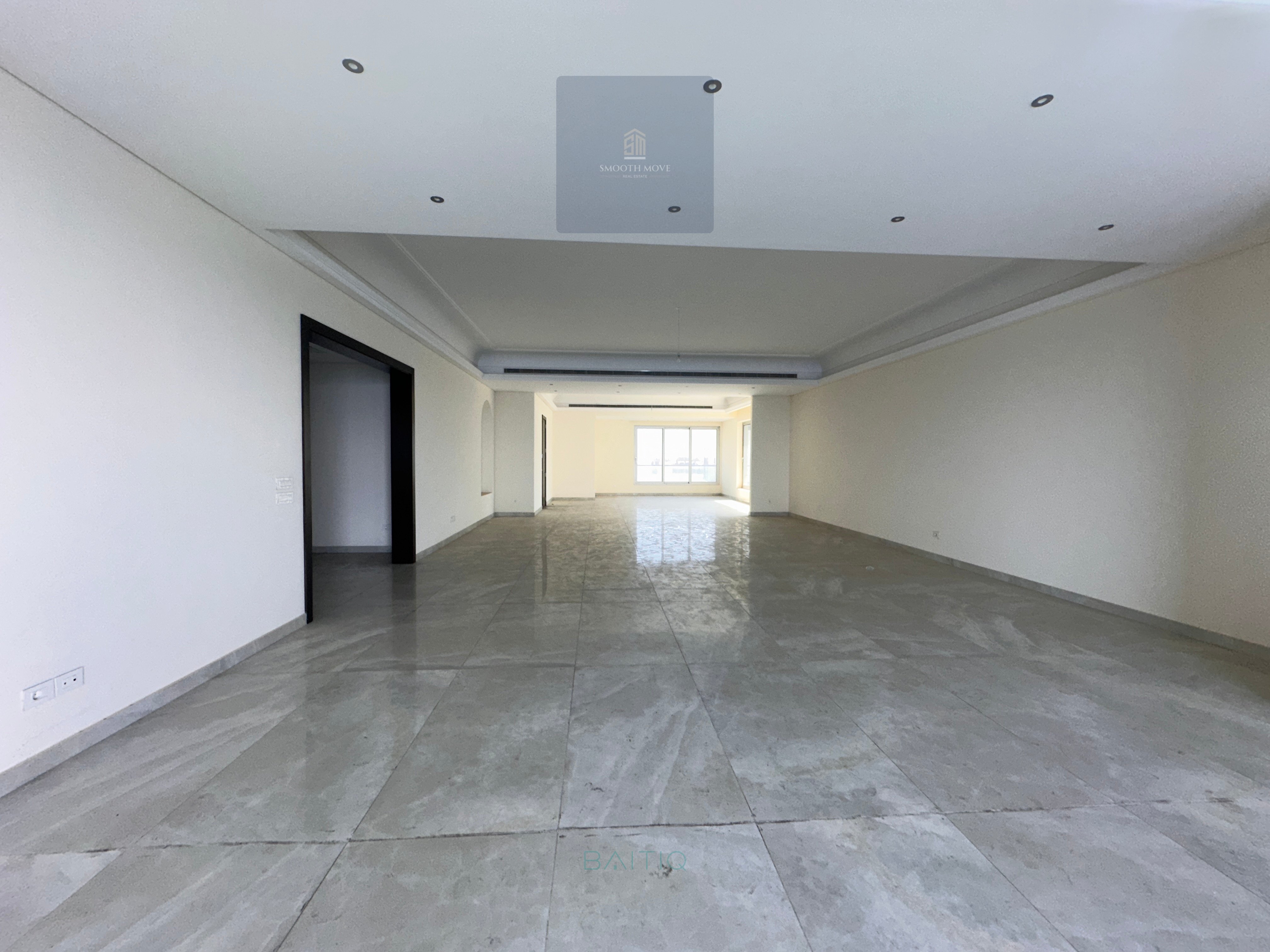 Lovely Sea View Penthouse for Sale in La Citadella Ain Mraiseh, Beirut — الصورة 6