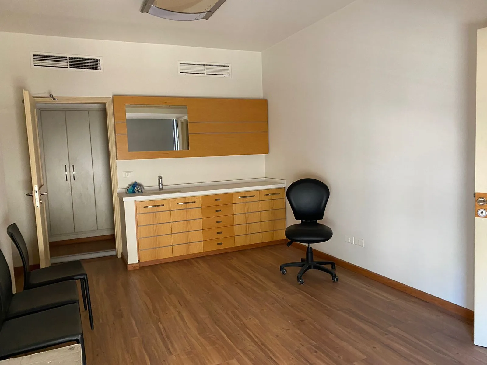 Office for rent in Achrafieh, Beirut, Lebanon — الصورة 9