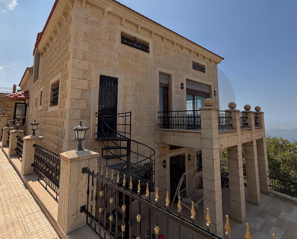 Luxury Villa for Sale/Ultra Prime Location/Fully Furnished/Aley/Sawfar — الصورة 2