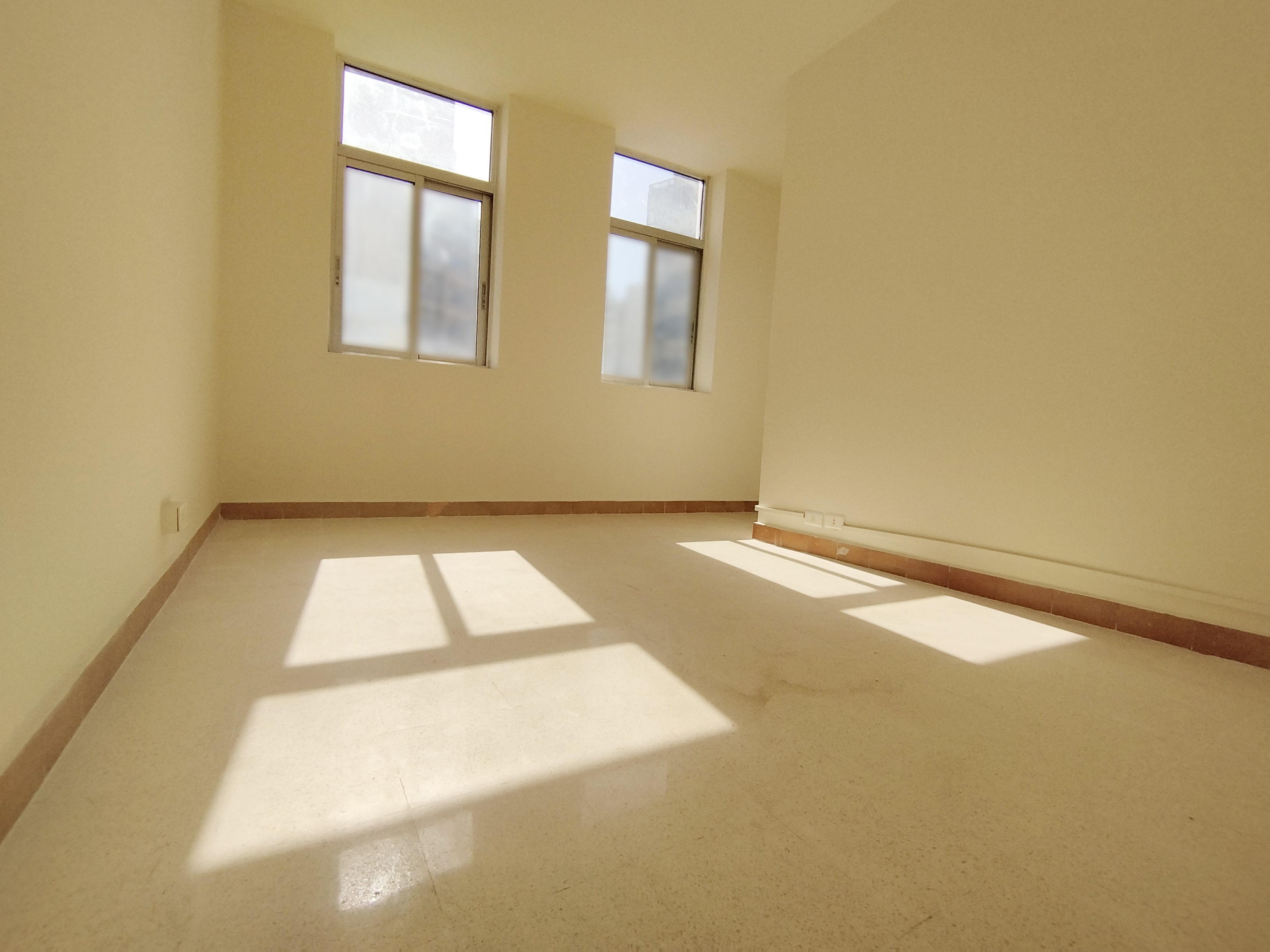 135sqm Office for rent in Mar Mkhayil! ! — الصورة 2