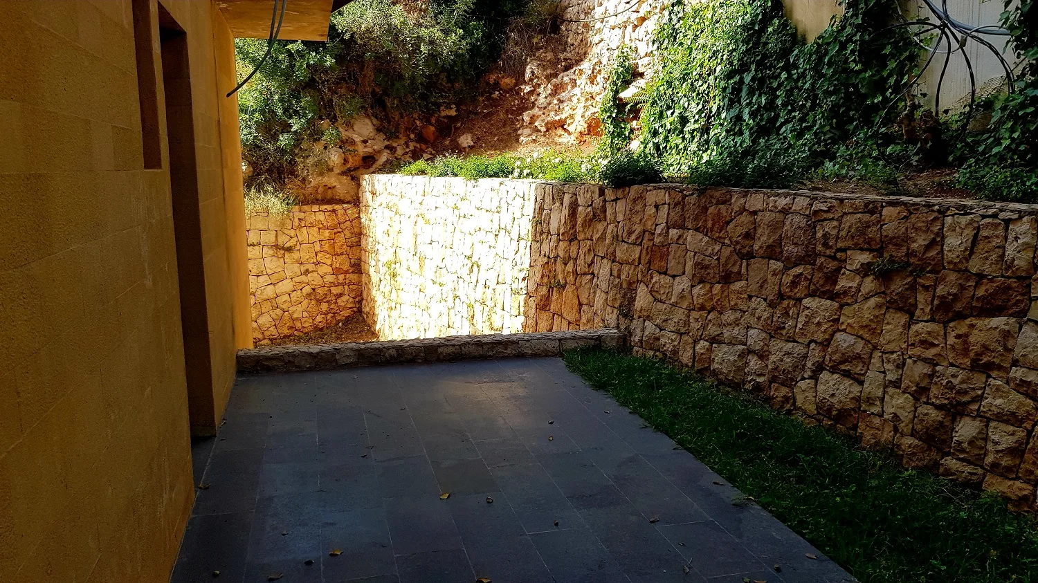 Apartment for Sale in Ain El Rihane, Lebanon — الصورة 7