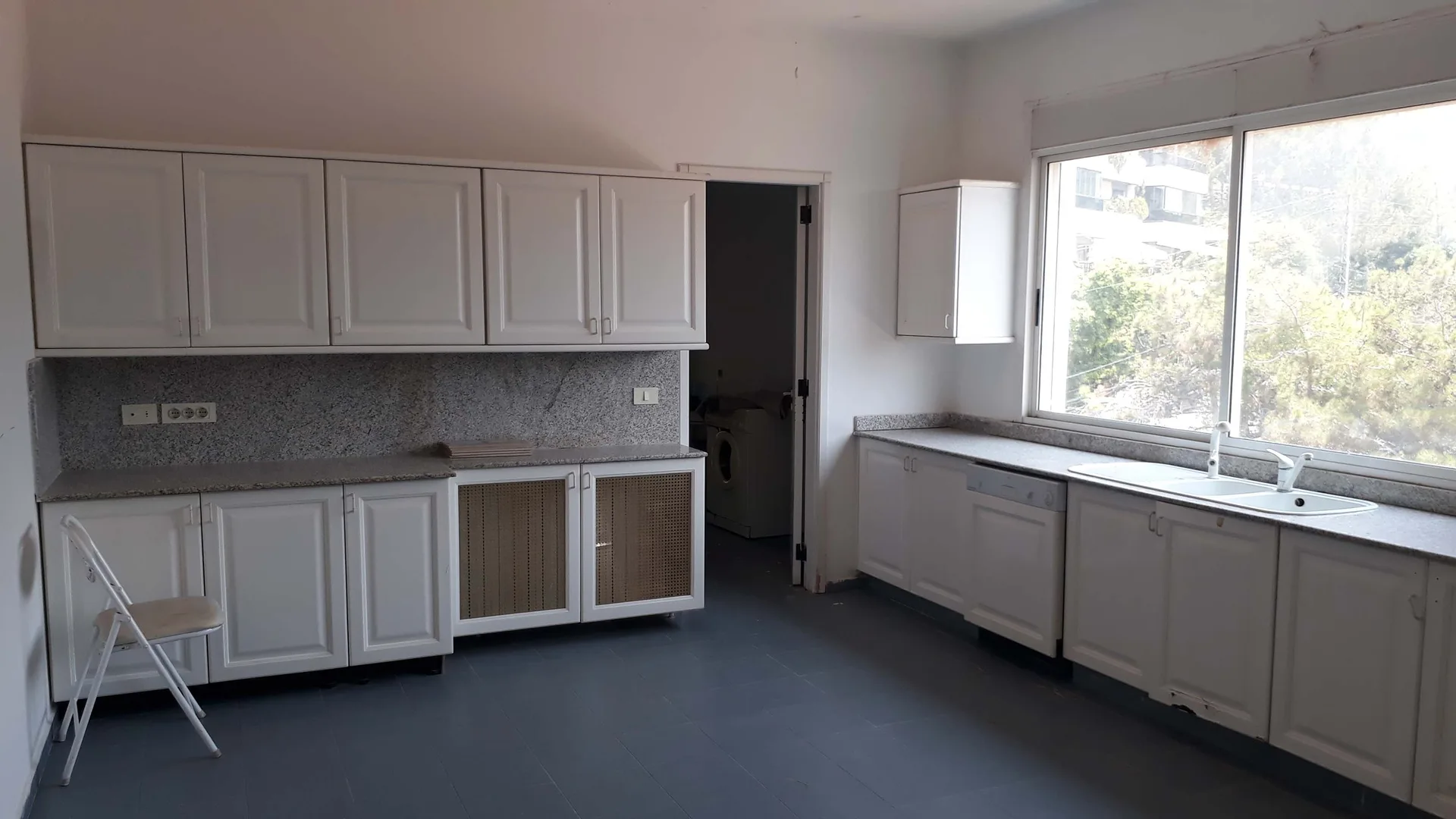 Apartment for Sale in Rabieh, Lebanon — الصورة 6