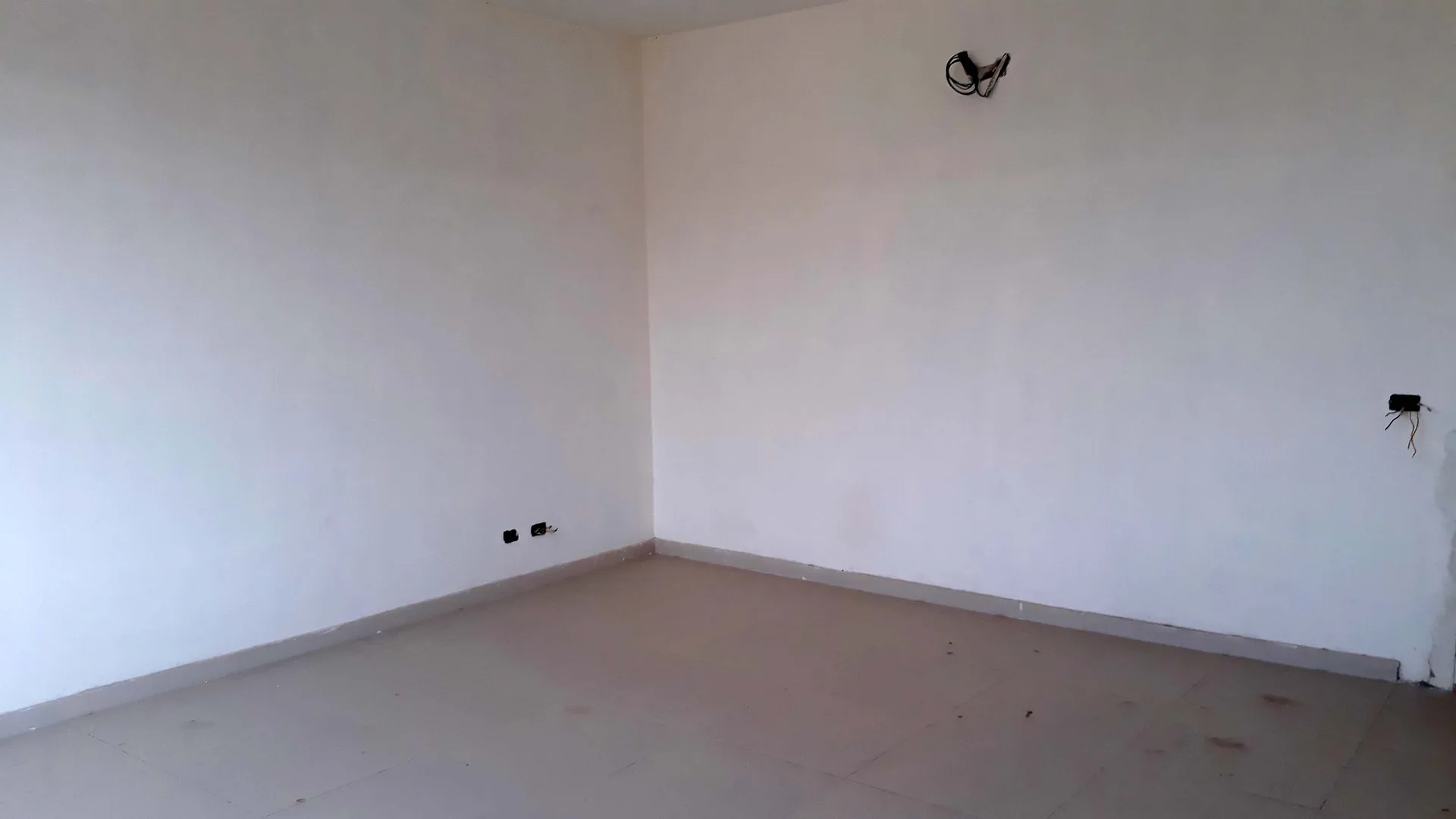Office for rent in Antelias — الصورة 3