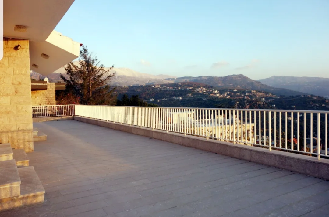 Villa for Sale in Kfardebian, Lebanon — الصورة 7