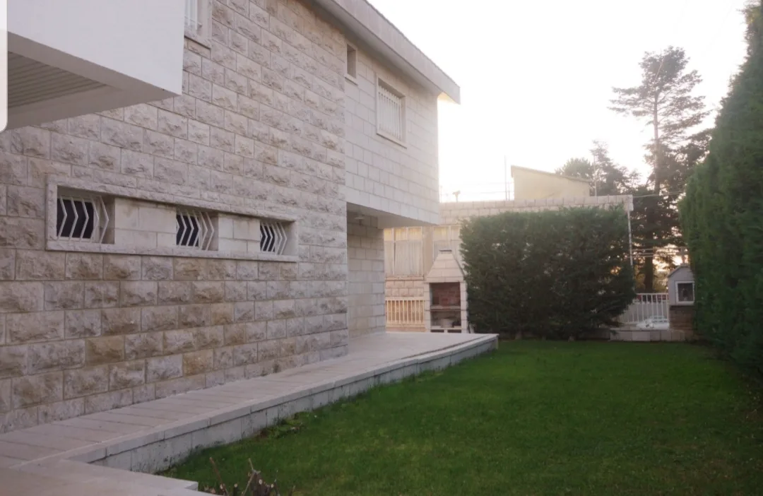 Villa for Sale in Kfardebian, Lebanon — الصورة 8