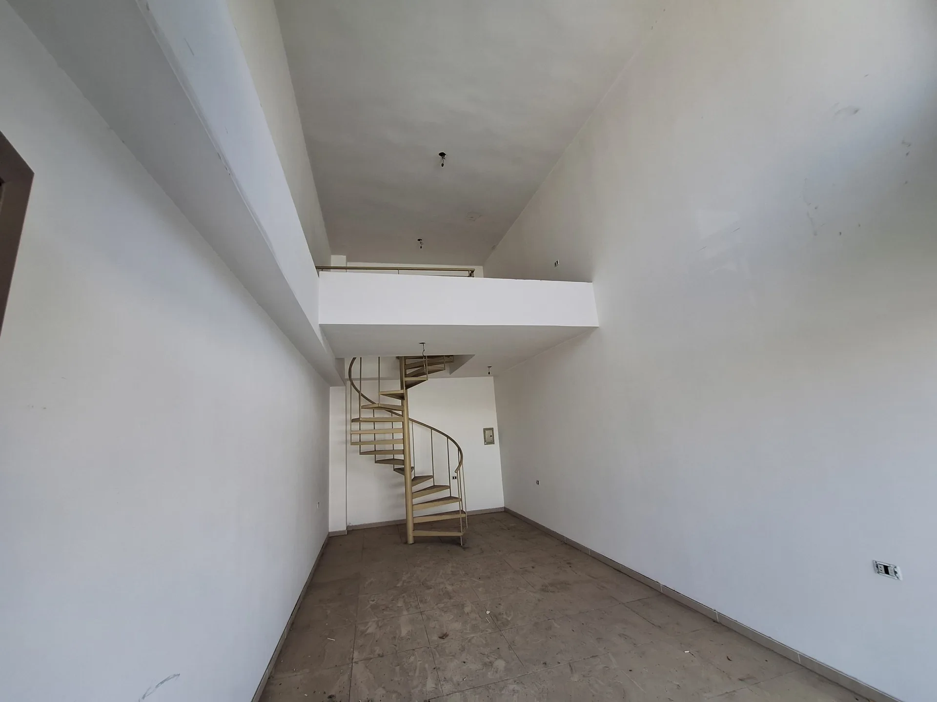 Ground Floor Shops for Sale – Prime Location — الصورة 4