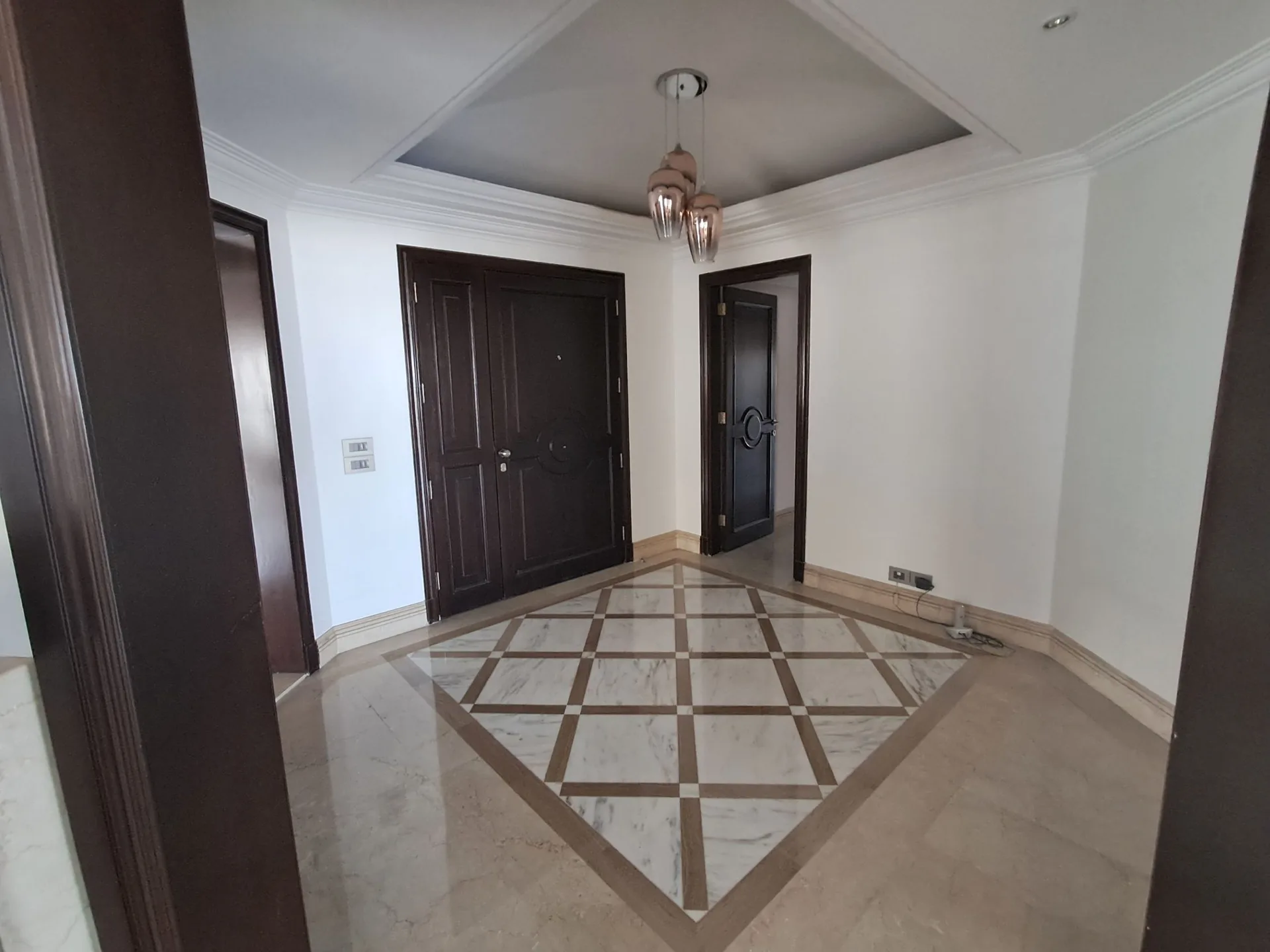 Apartment for Rent in Sursock — الصورة 2