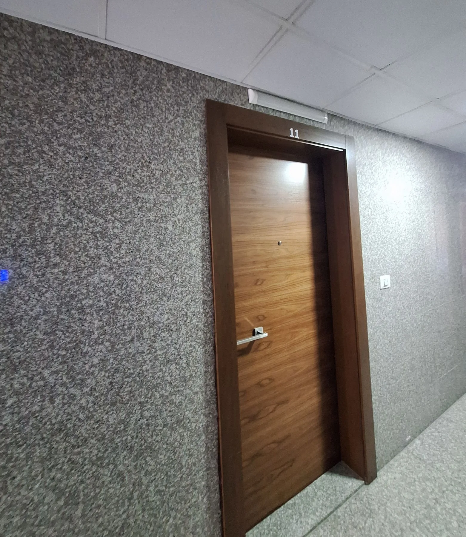 Modern Office for Rent in Dekwaneh — الصورة 2