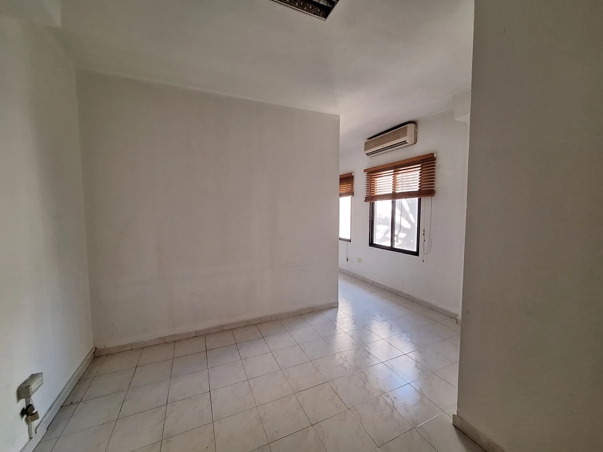 Modern Office for Rent in Jisr El Bacha — photo 3