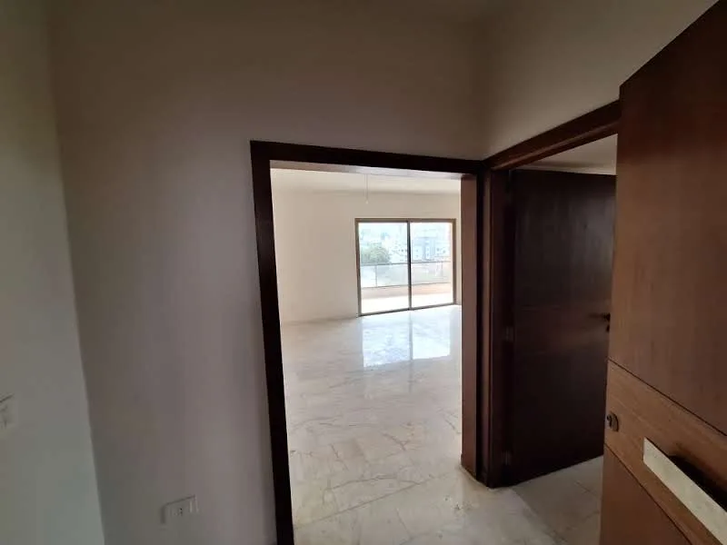 Spacious Office for Rent in Jisr El Bacha — الصورة 2