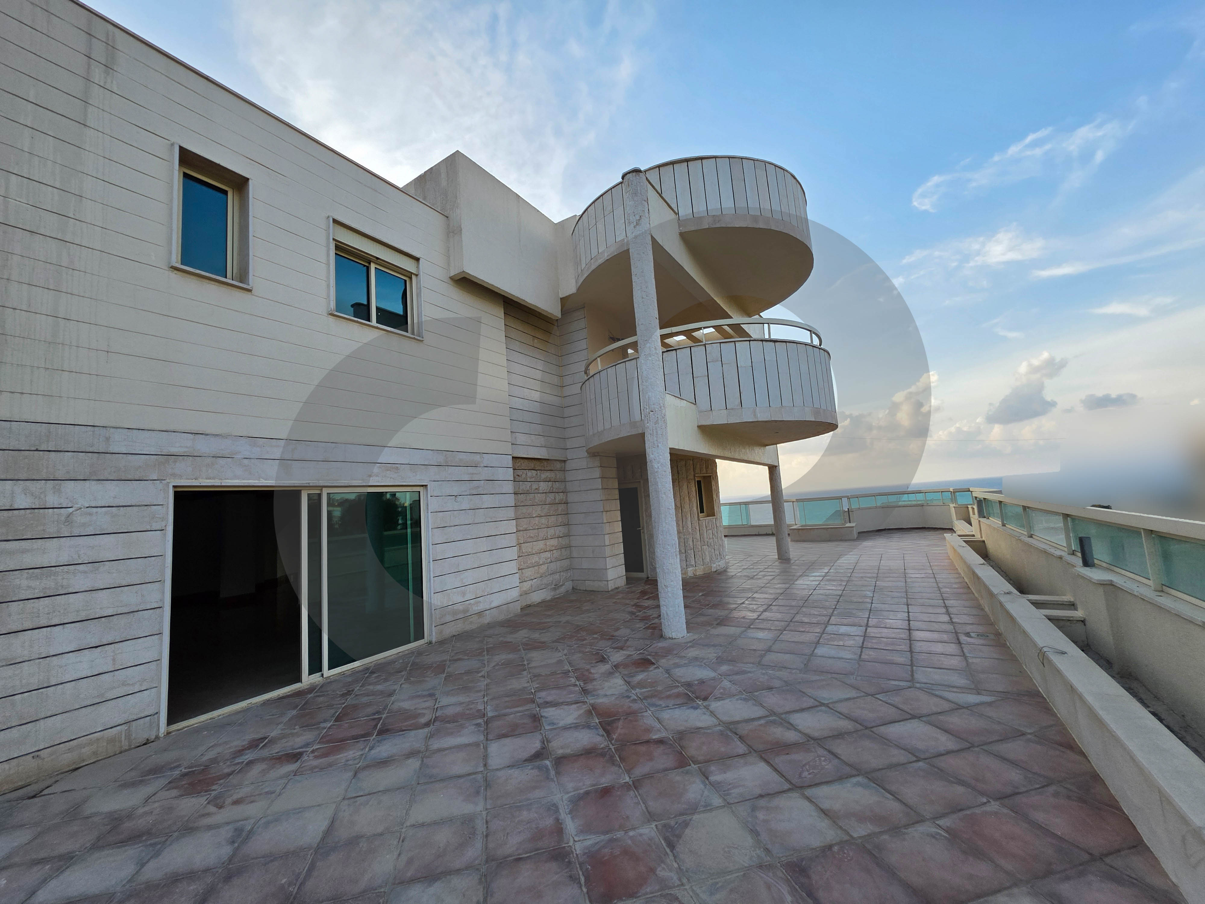 1,000 sqm | Penthouse Spacious Terraces in dawhet el hoss — الصورة 2