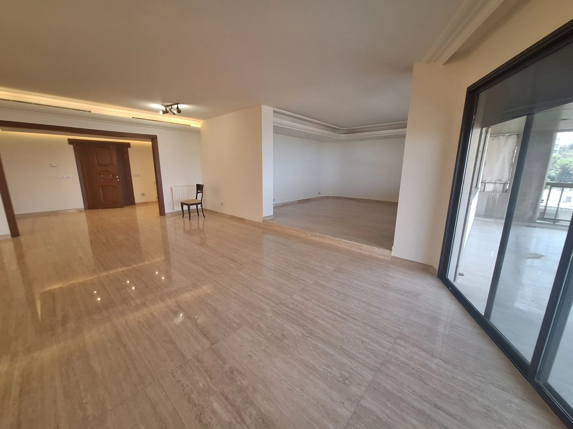 Spacious Apartment for Rent in Baabda — الصورة 5