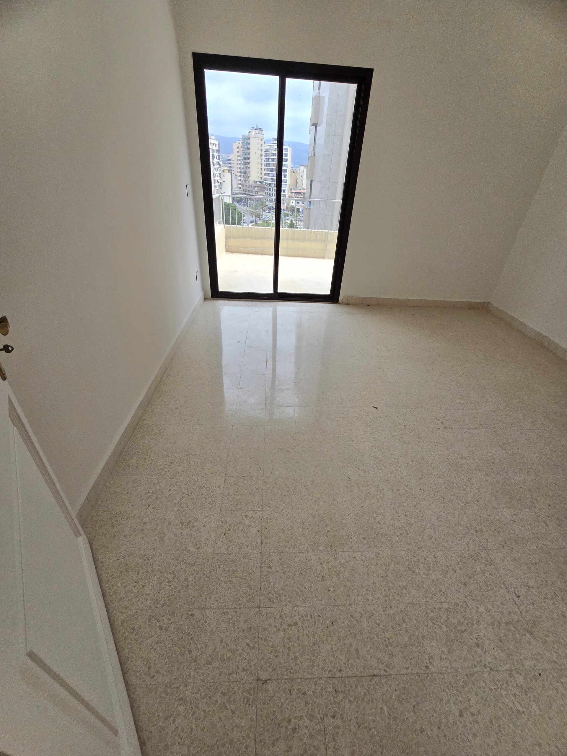 Beirut, Badaro 268 m2 Penthouse for Sale — الصورة 3
