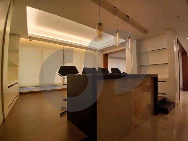 2 balconies/1maid room/24/7 electricity/Achrafieh — الصورة 2