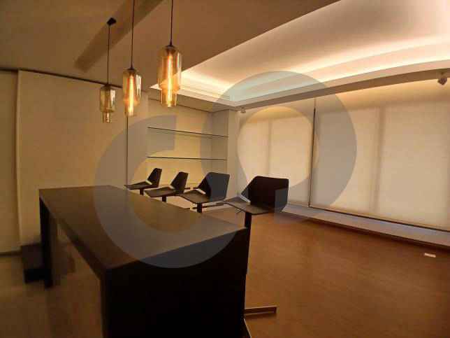 2 balconies/1maid room/24/7 electricity/Achrafieh — الصورة 3