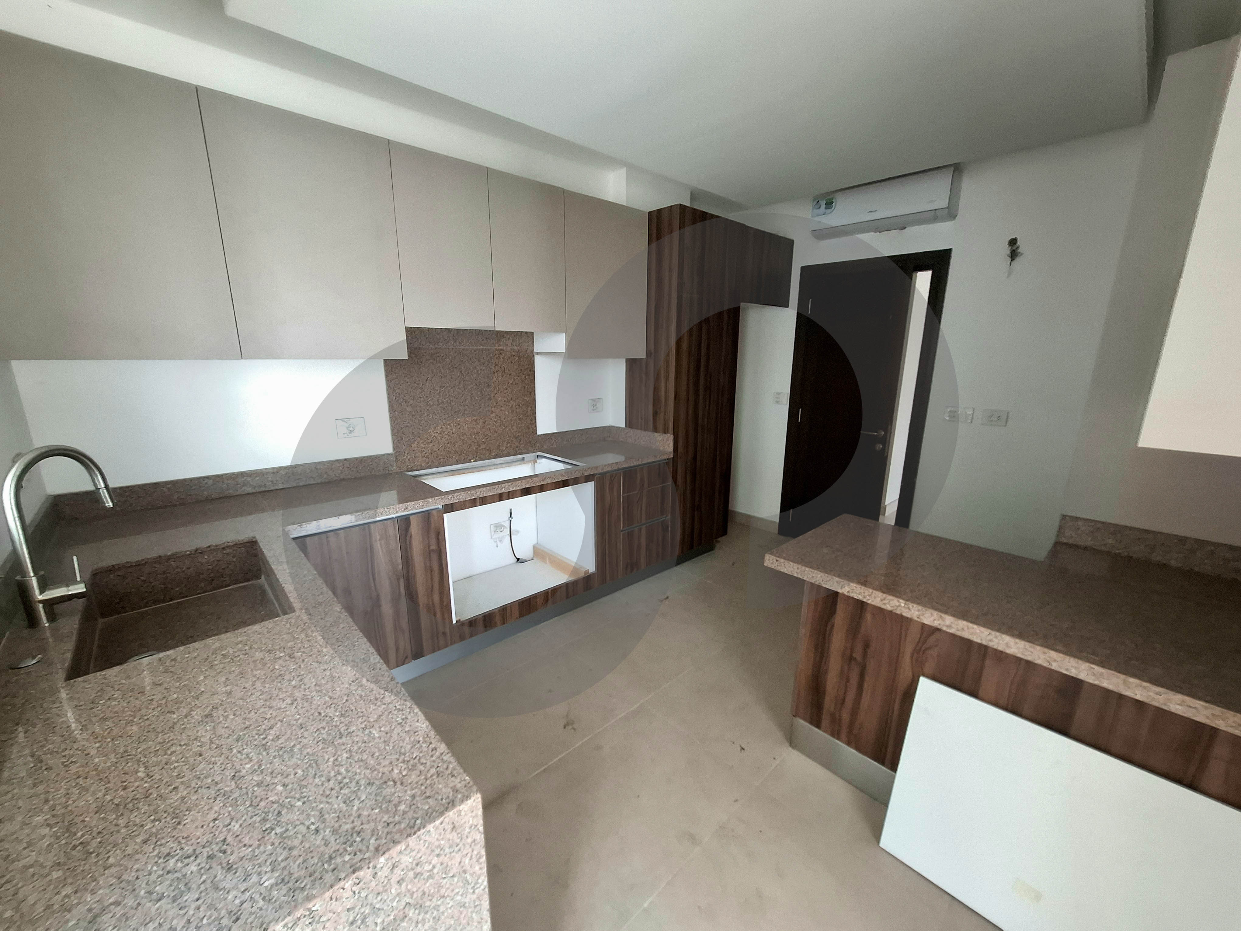 220 sqm apartment in adma for rent for 1,000$/month! — الصورة 2