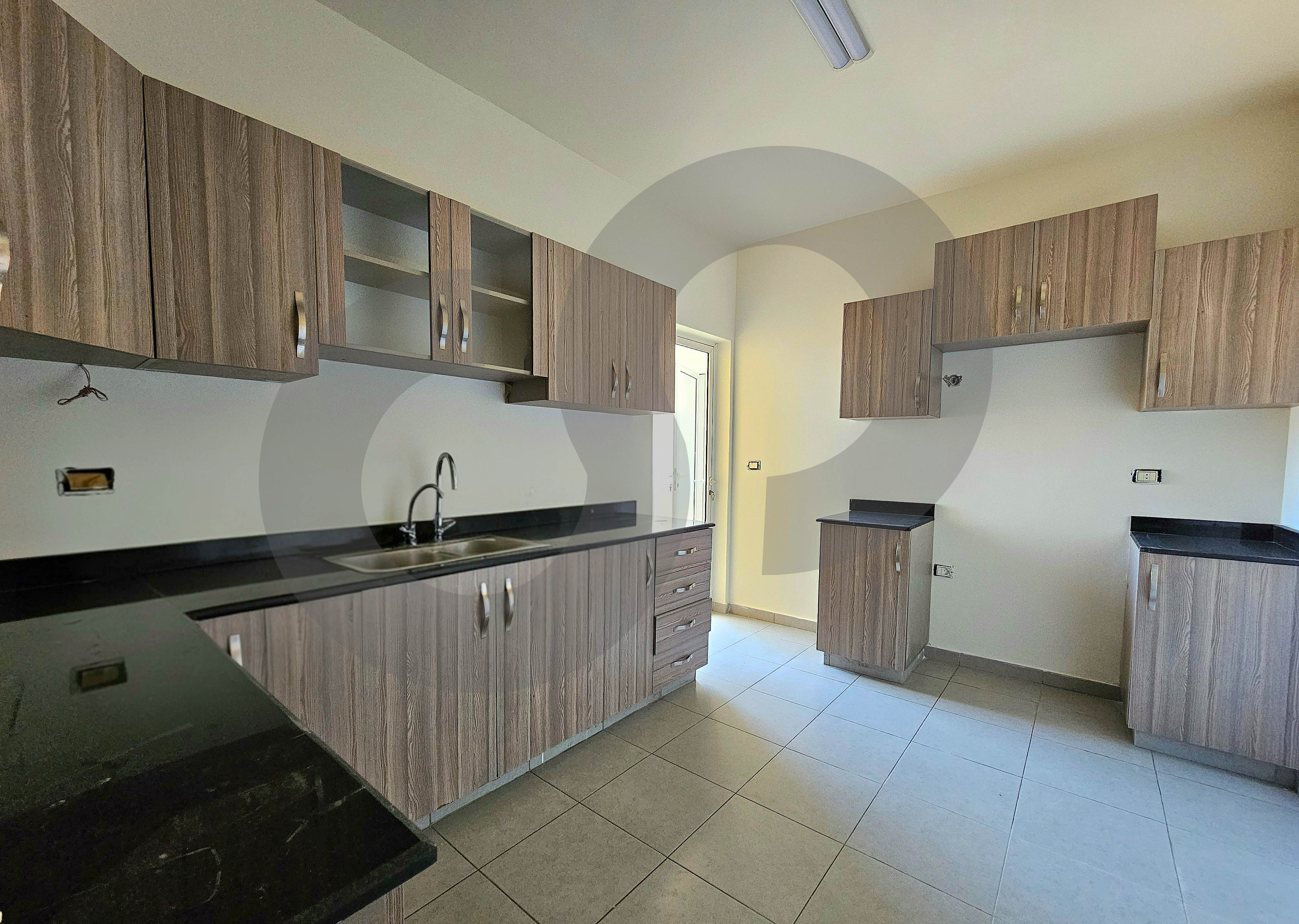 Stunning 5- Bedrooms Apartment for Sale in sarba — الصورة 3
