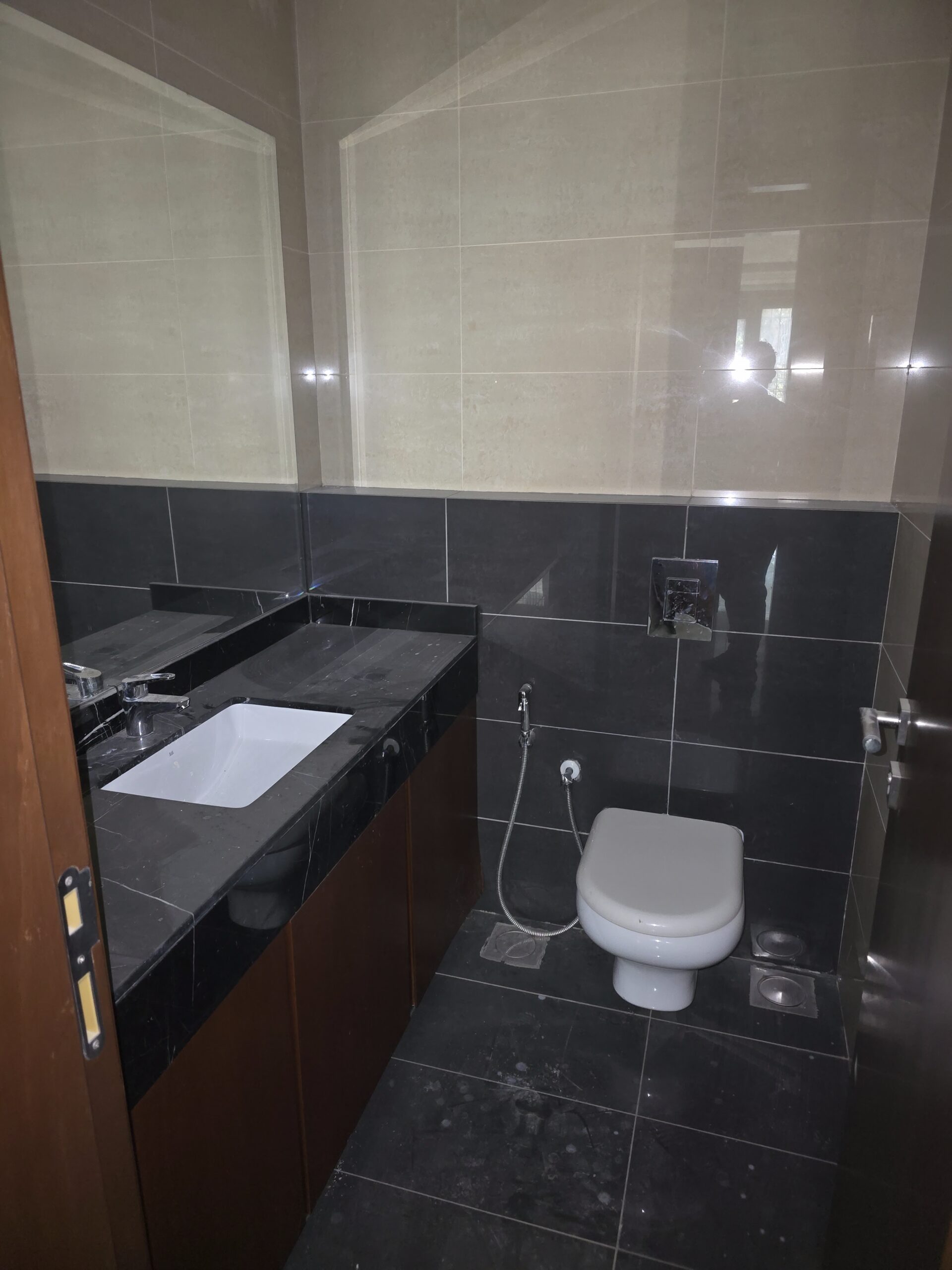 Metn, Broumana (Ouyoun) Apartment for Sale 222 m2 + 165 m2 Terrace and Garden — الصورة 3