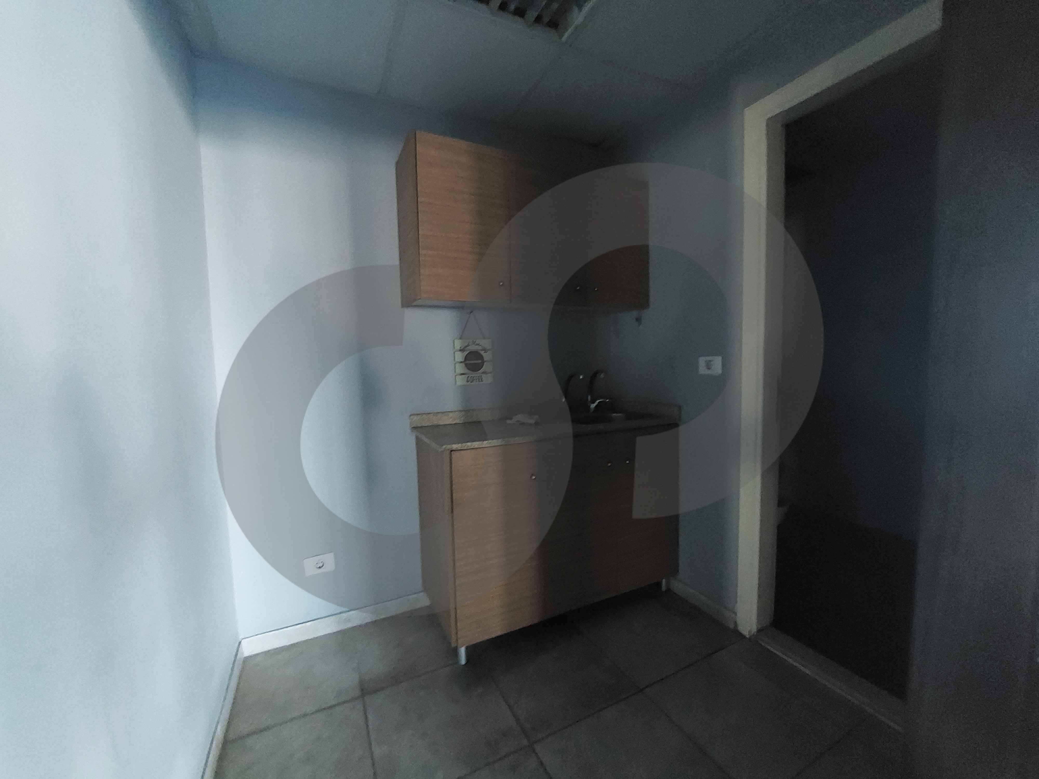 Spacious Office for Rent in a Prime Location –Jbeil City. — الصورة 3