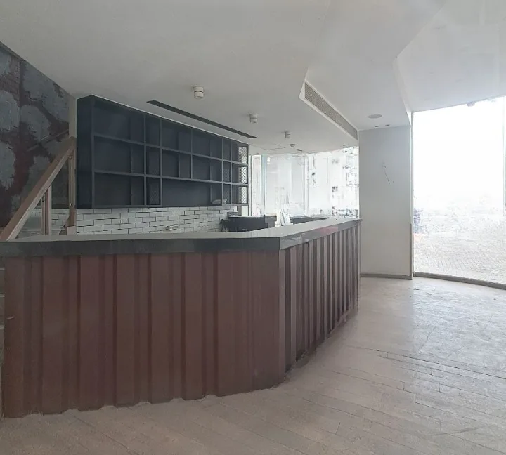 Shop for Rent in Verdun — الصورة 3