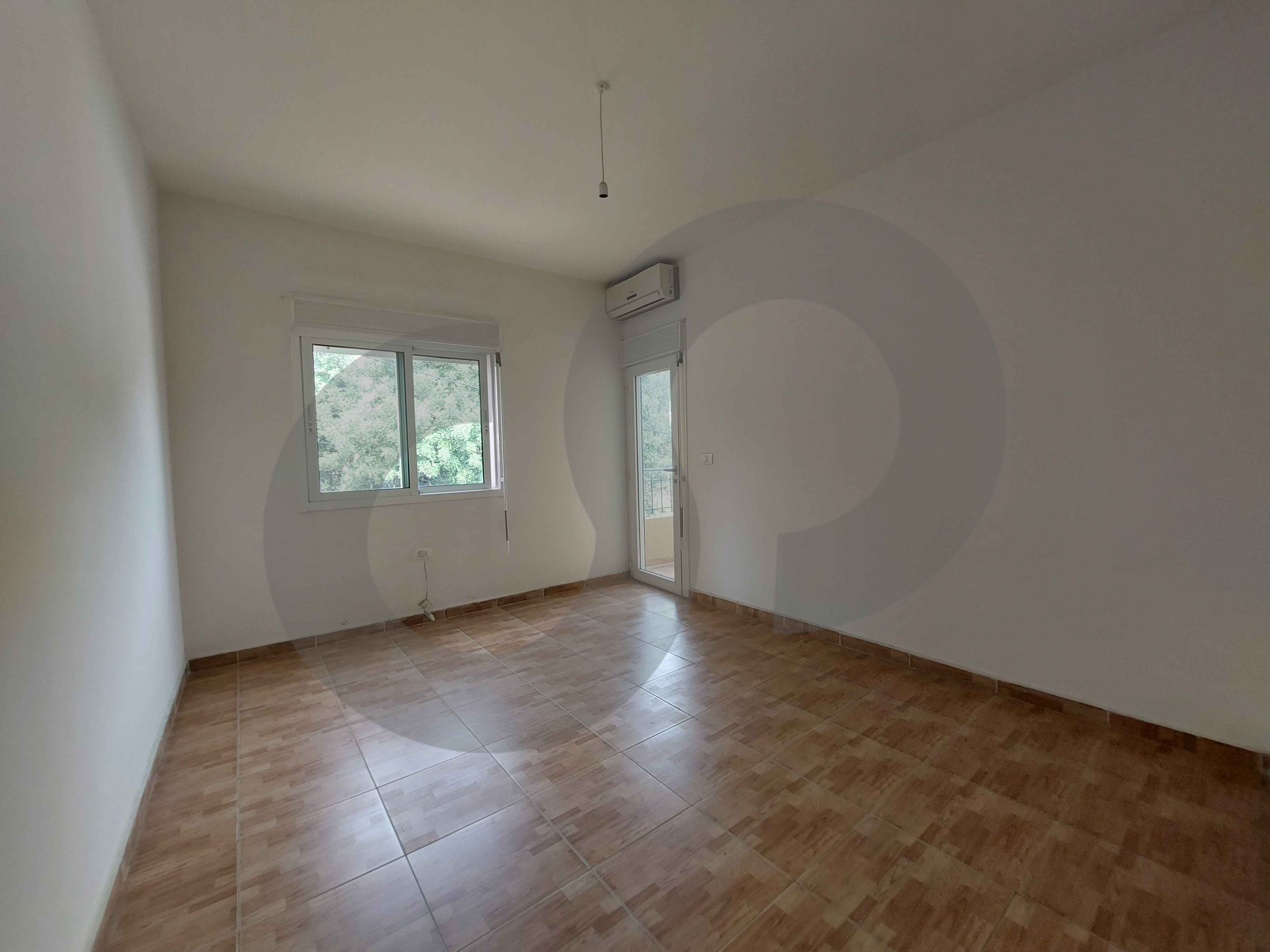 Installments available over 2 years/well-maintained residential building/Hosrayel,JBEIL — الصورة 3