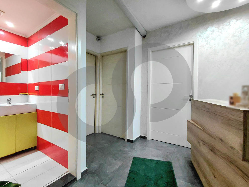 PRIME LOCATION, SHOP FOR SALE, BOURJ HAMMOUD — الصورة 3