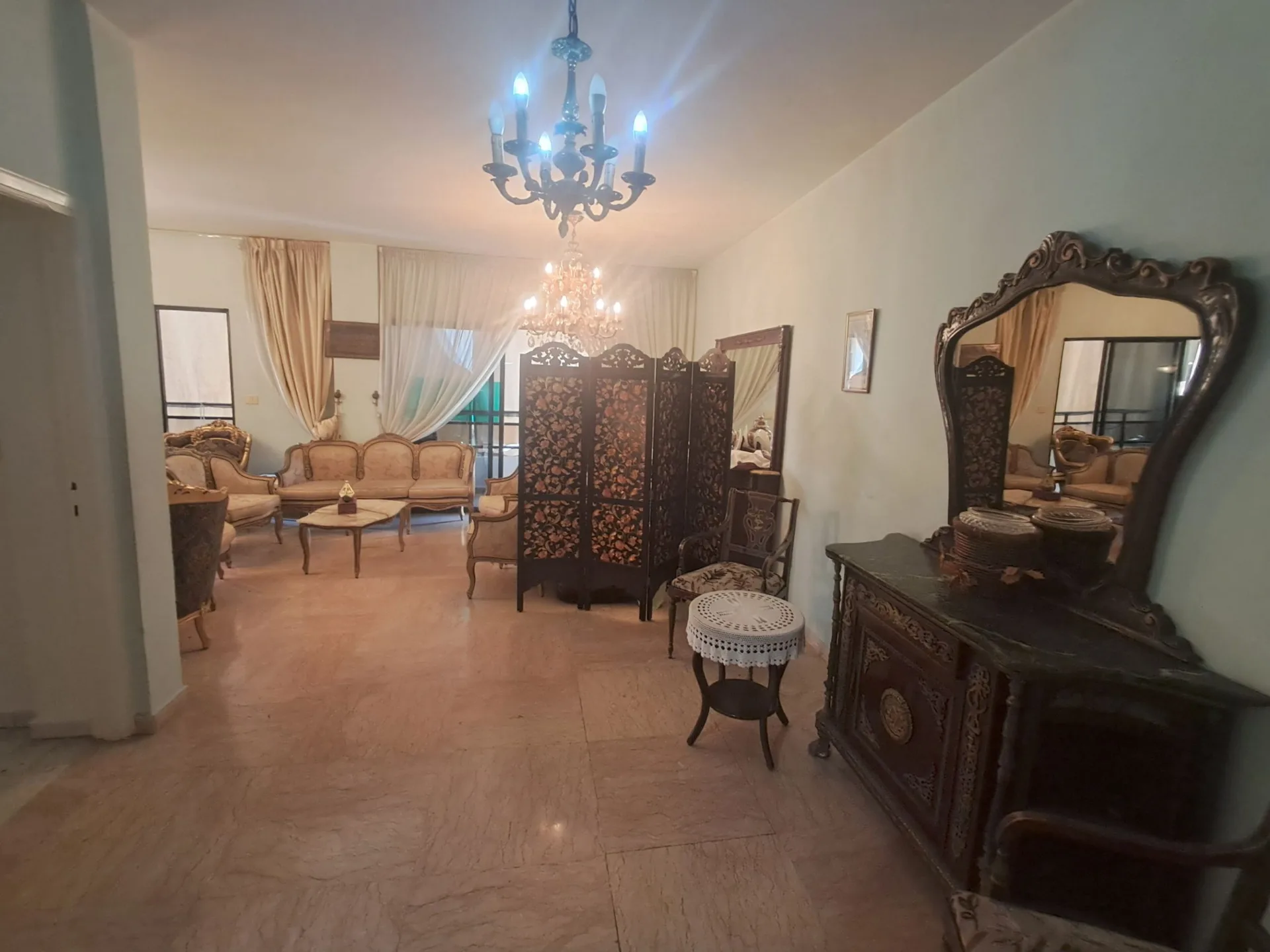 Apartment for Sale in Ras El Nabaa — الصورة 2