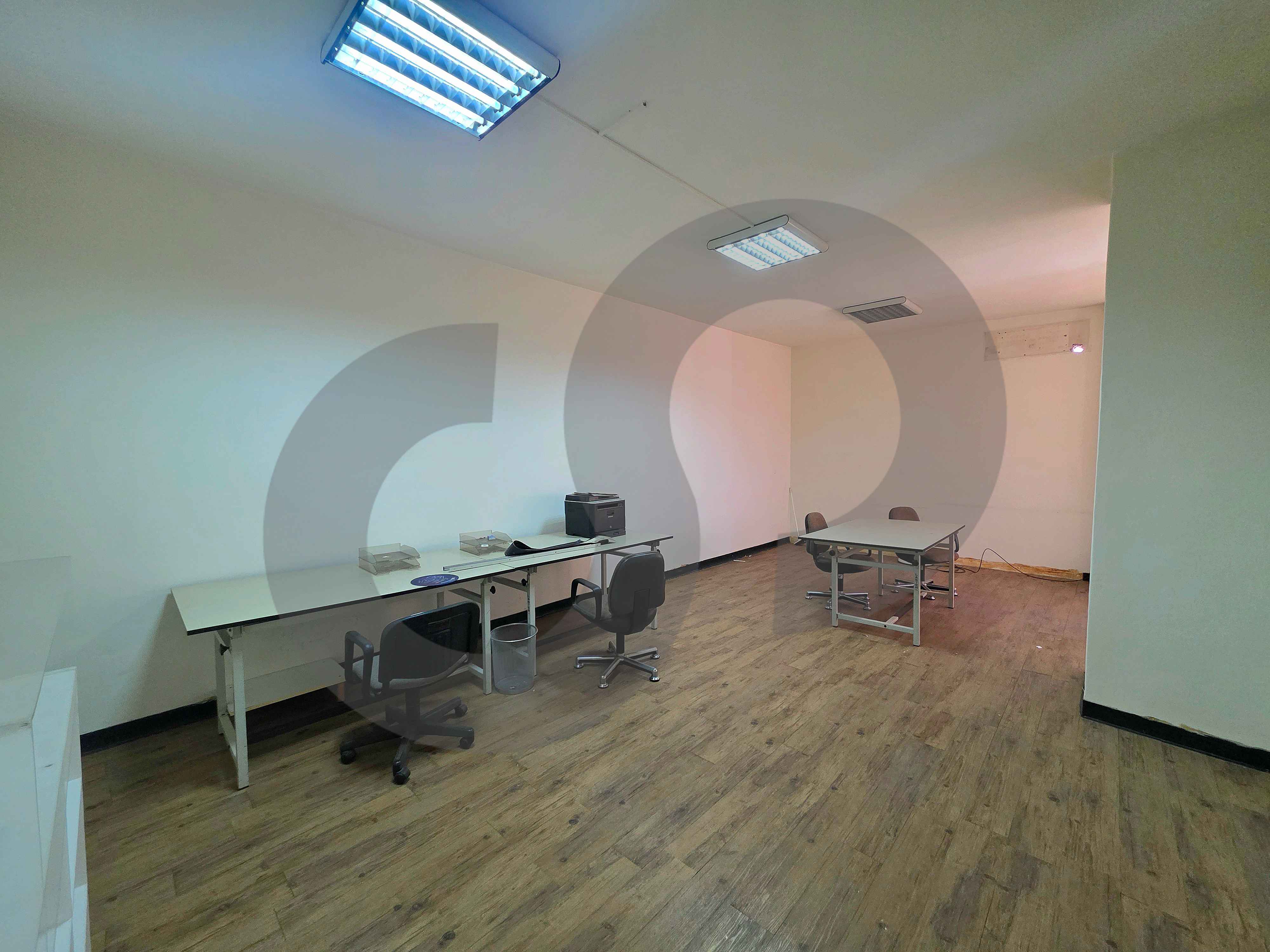 PRIME LOCATION OFFICE/NEAR THE HIGHWAY/ADONIS,KESEROUAN — الصورة 2
