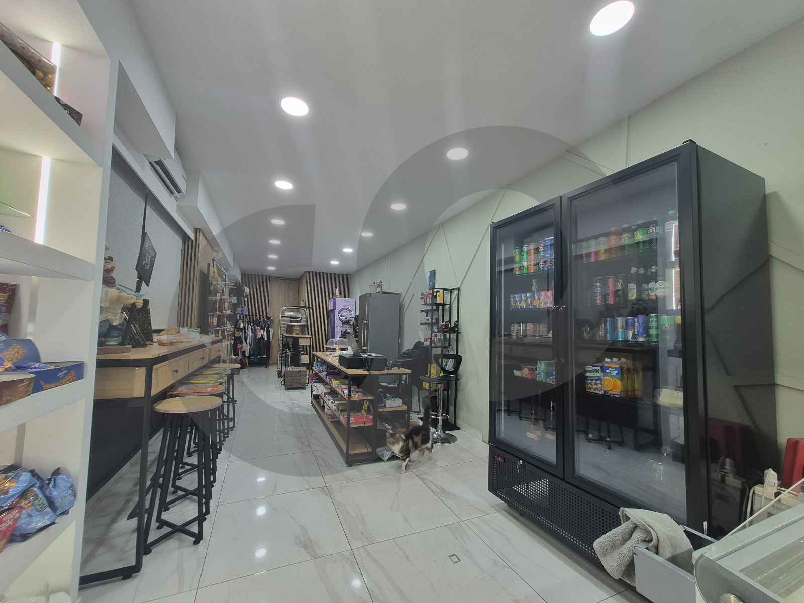 RENTAL SHOP/ Prime Main Road Broummana,metn /excellent accessibility and visibility — الصورة 3
