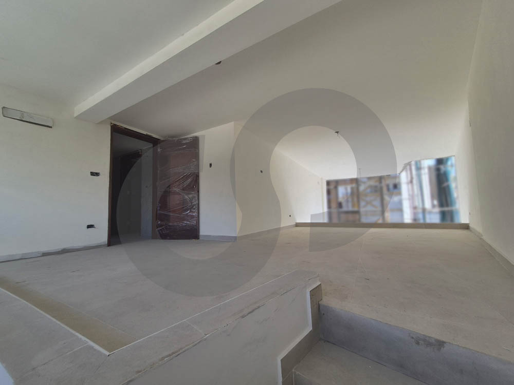 New Office/ Commercial Center/Terrace /Monthly installments /Baouchriye,metn — الصورة 2
