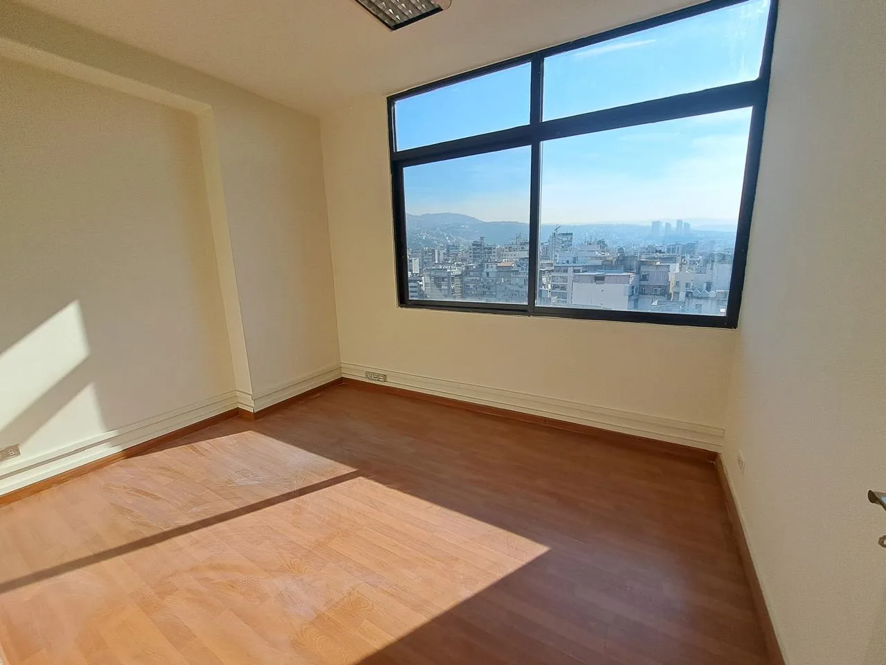 Office for rent in Daoura, Lebanon