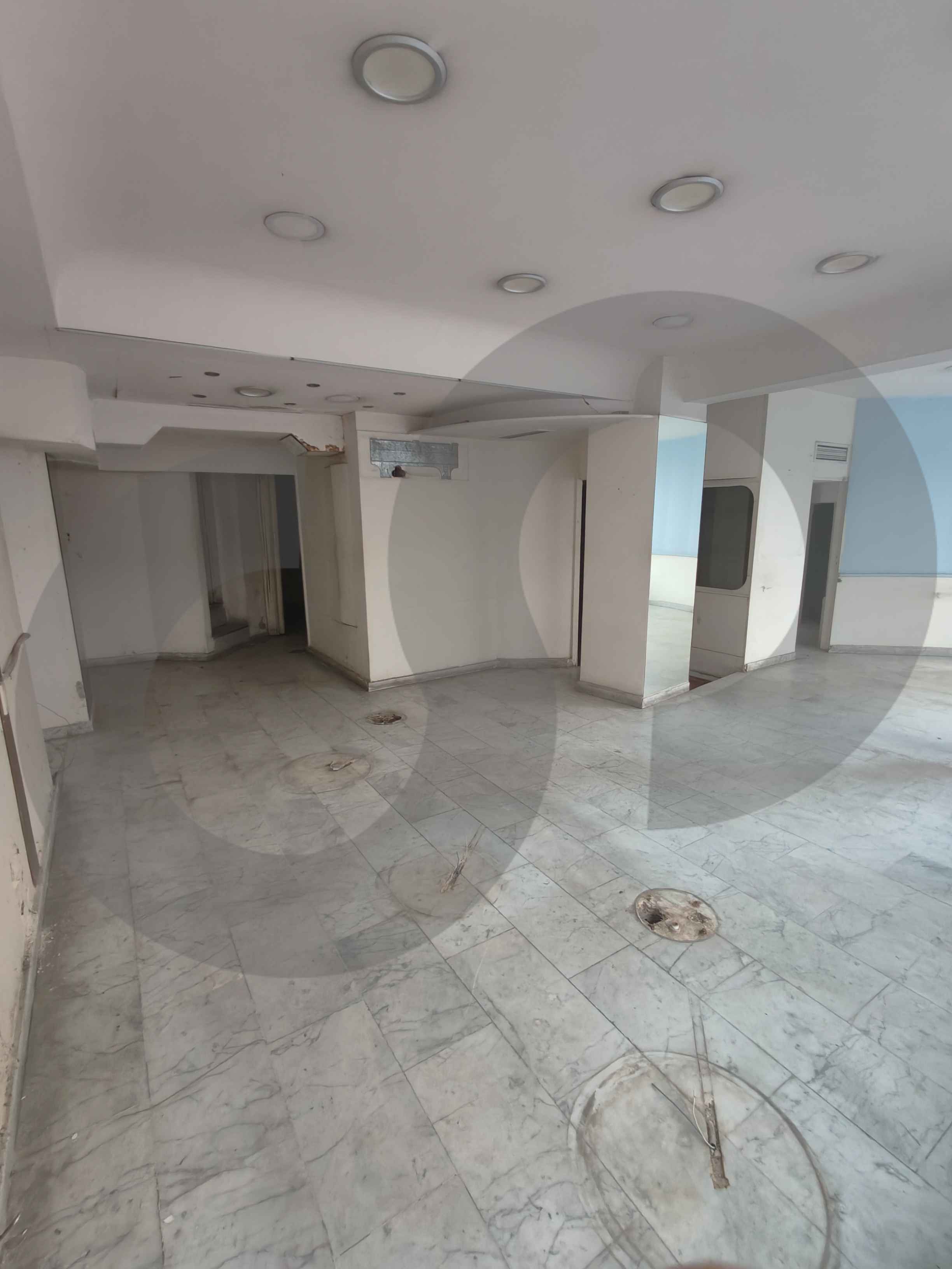 Shop/Hamra/ main road /perfect for businesses — الصورة 2