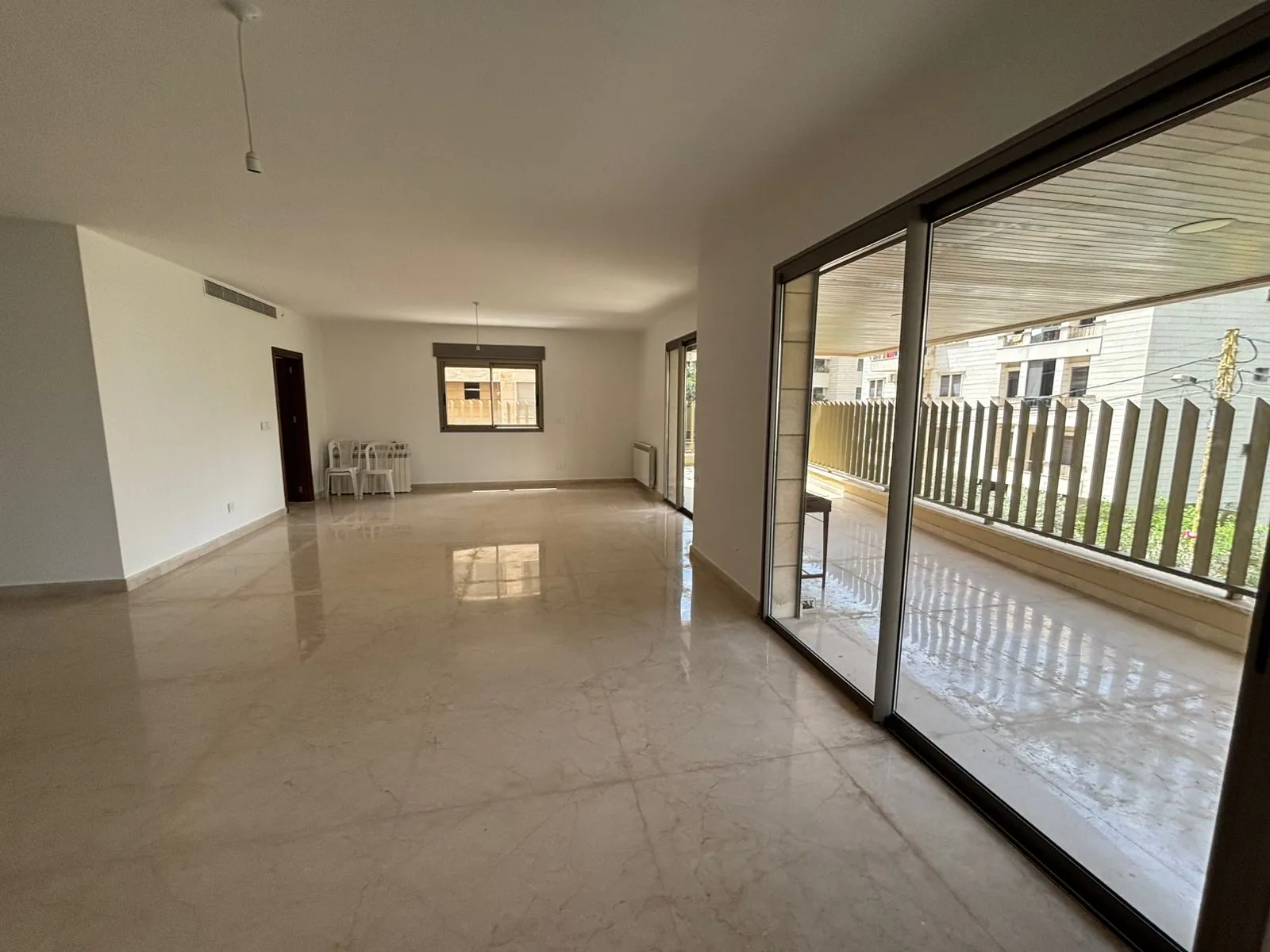 Apartment for Sale in Cornet Chahwan — الصورة 2