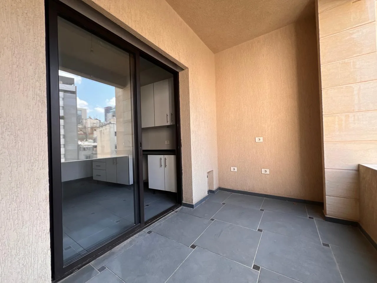 Apartment for Sale in Sioufi — الصورة 9