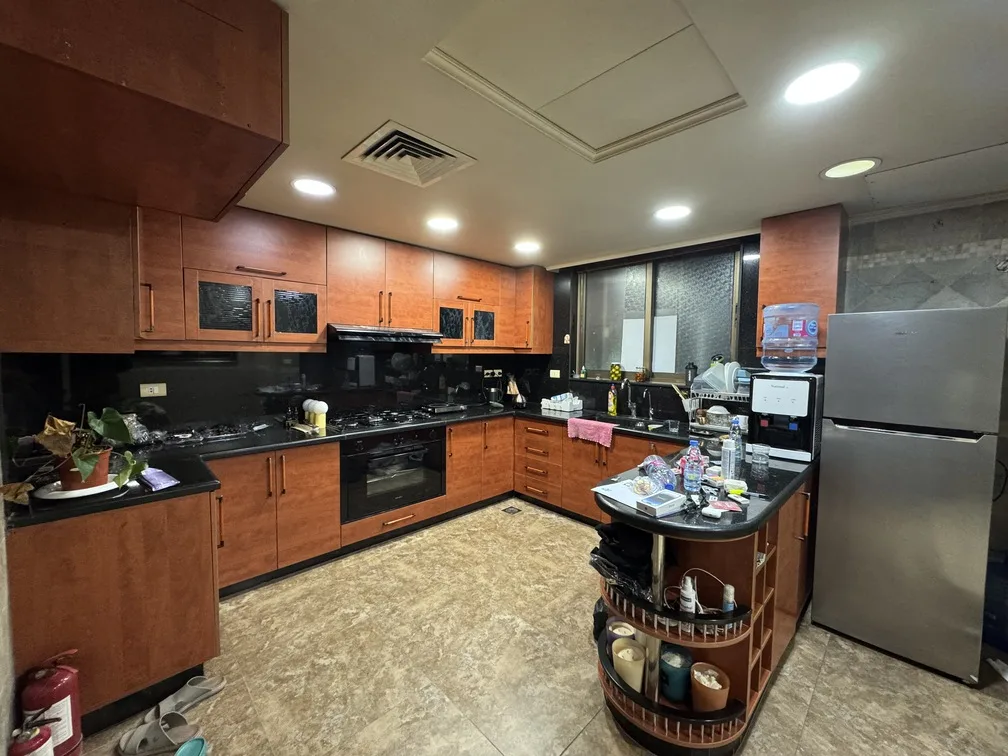Apartment for Sale in Tariq El Jdideh, Beirut, Lebanon — الصورة 2