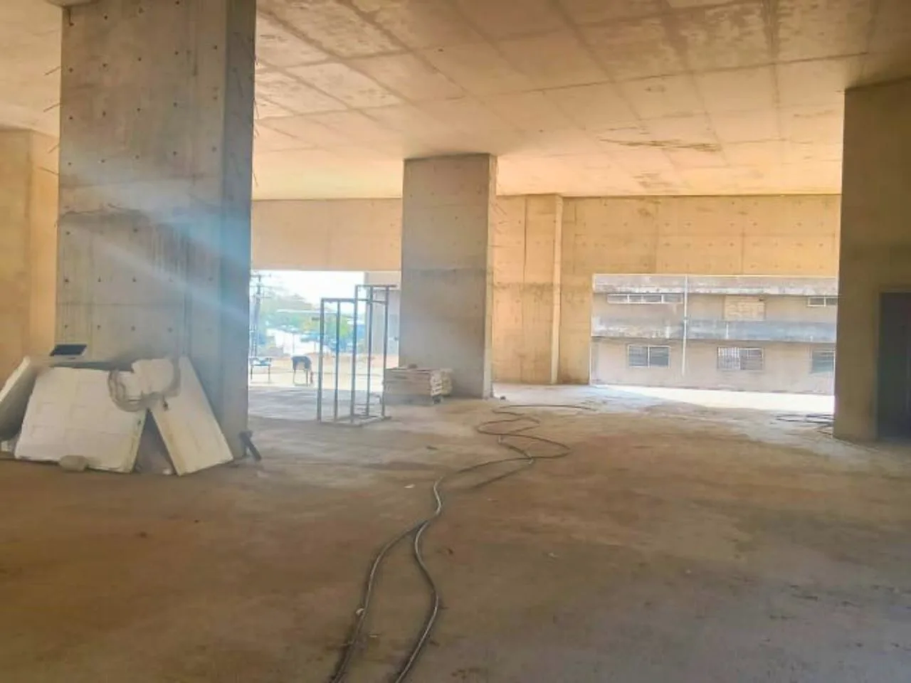 Showroom for Rent in Zouk Mosbeh, Lebanon — الصورة 2