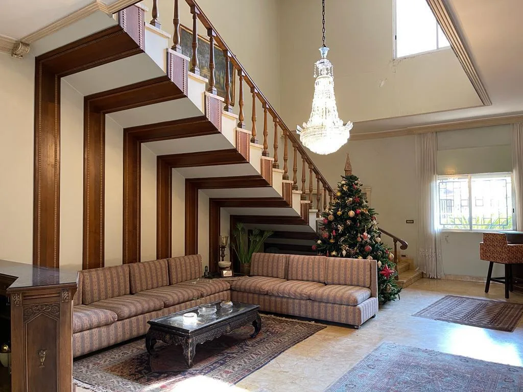 Villa for Sale in Mansourieh, Lebanon — الصورة 4