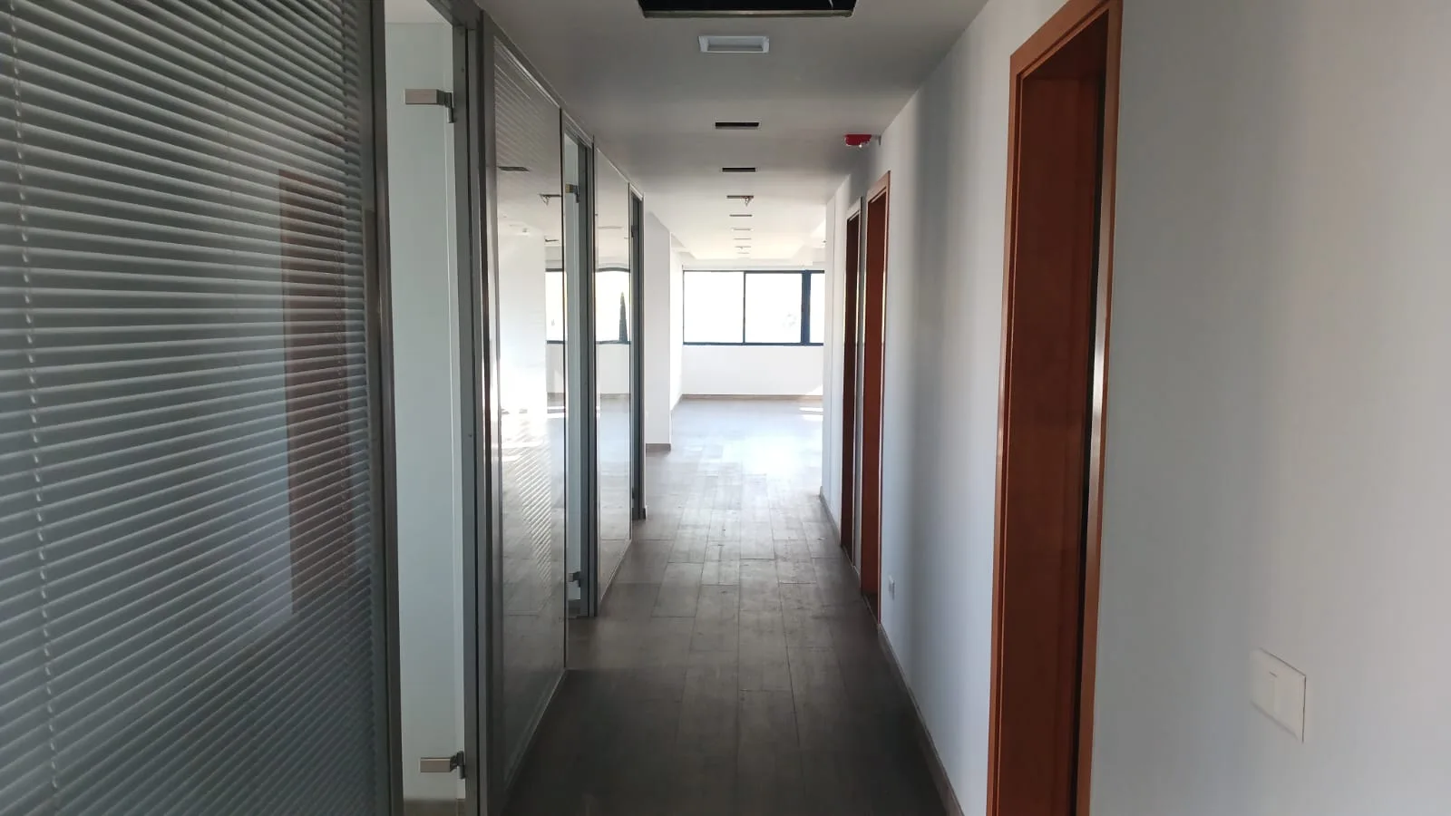 Office for rent in Dbayeh — الصورة 7