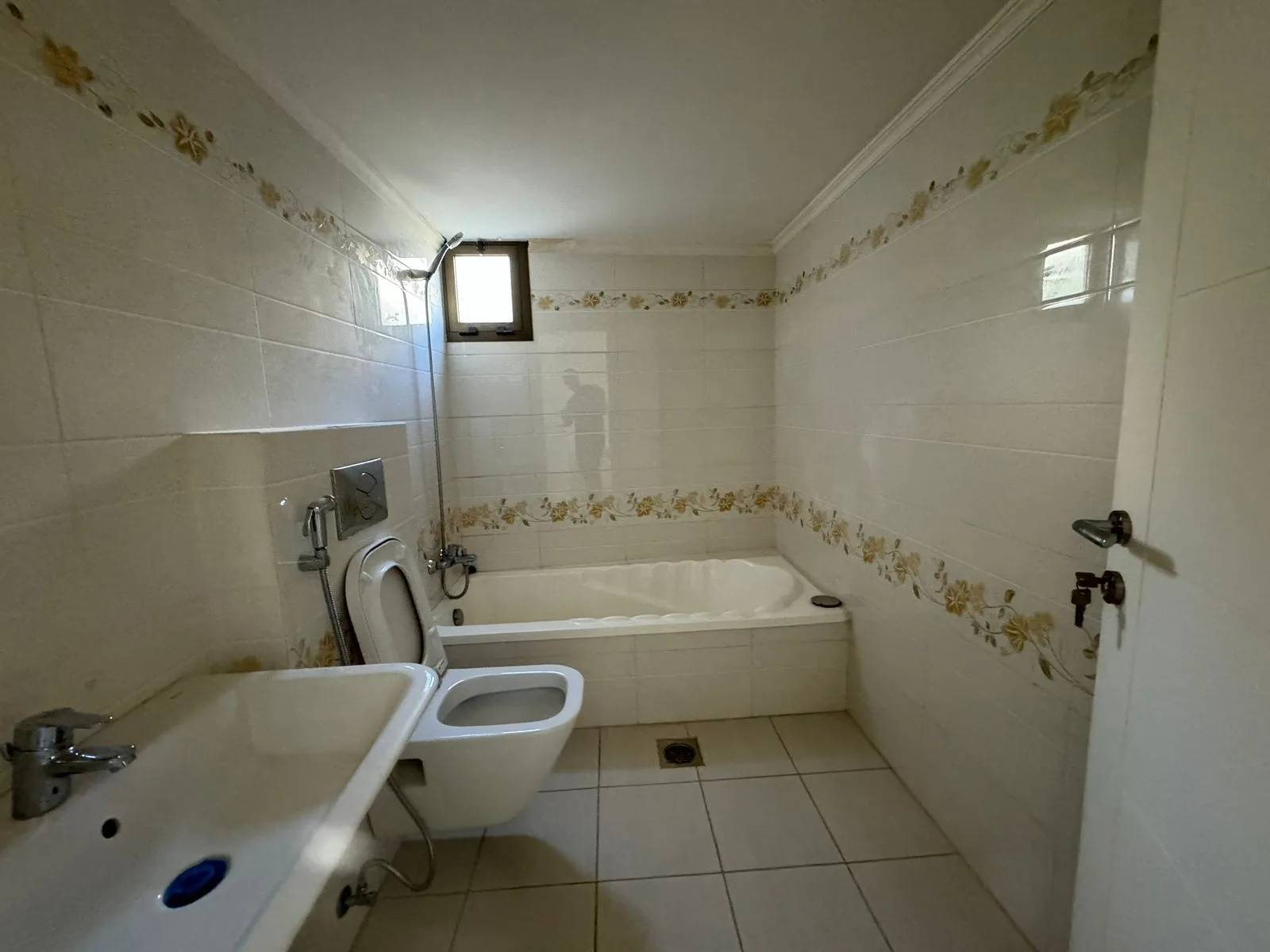 Apartment for Sale in Louaize, Lebanon — الصورة 3