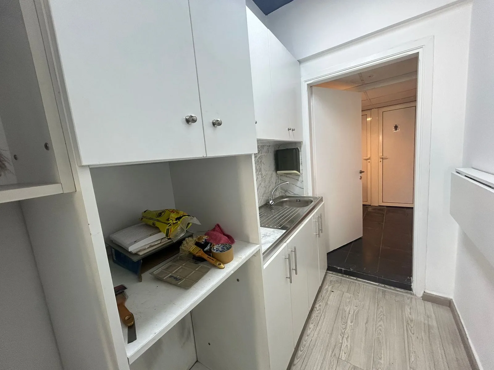 Office for rent in Downtown — الصورة 8