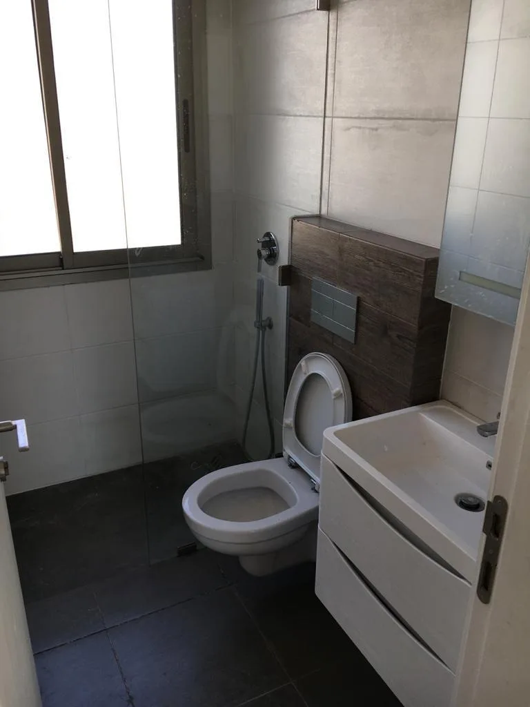 Apartment for Sale in Achrafieh, Beirut, Lebanon — الصورة 9