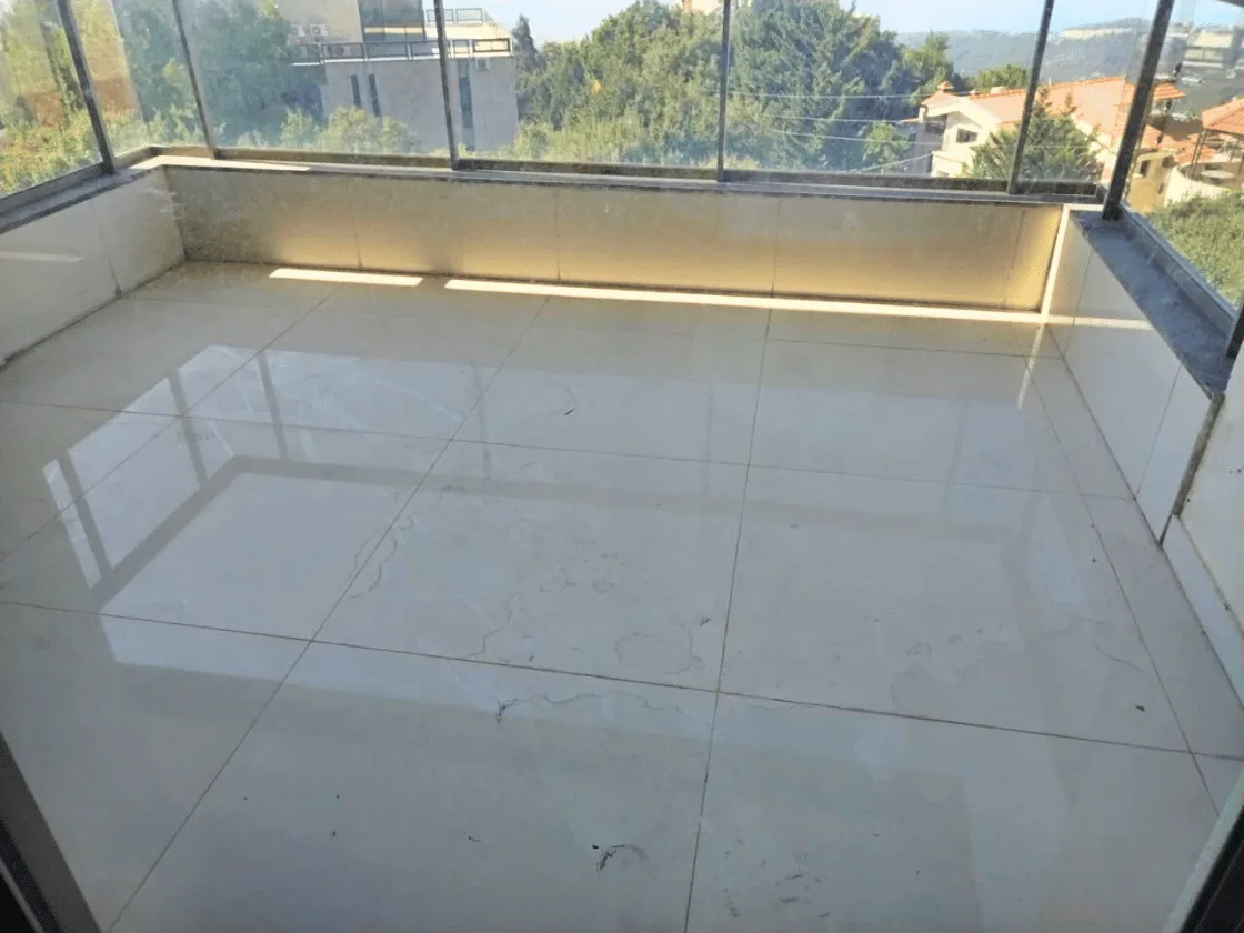 Apartment for Sale in Ballouneh, Lebanon — الصورة 9