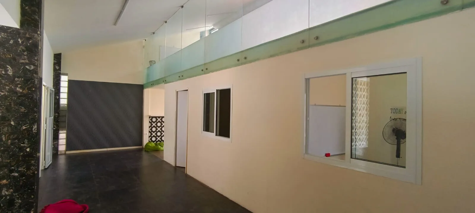 Showroom for Sale in Haret Sakher, Lebanon — الصورة 2
